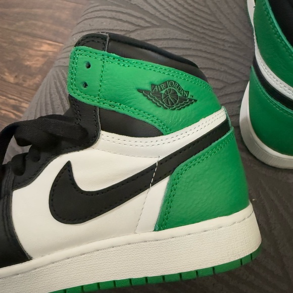 Nike Air Jordan 1 Retro High OG Lucky Green size 6Y - Picture 5 of 6